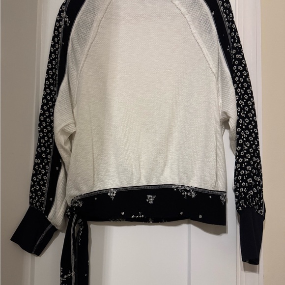Free People Auxton Wrap Floral Top Black/White 90’s Boho Cottagecore Festival - Picture 3 of 13